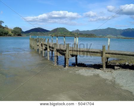 Wharf v přístavu