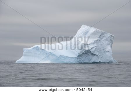 Yacht-come Iceberg