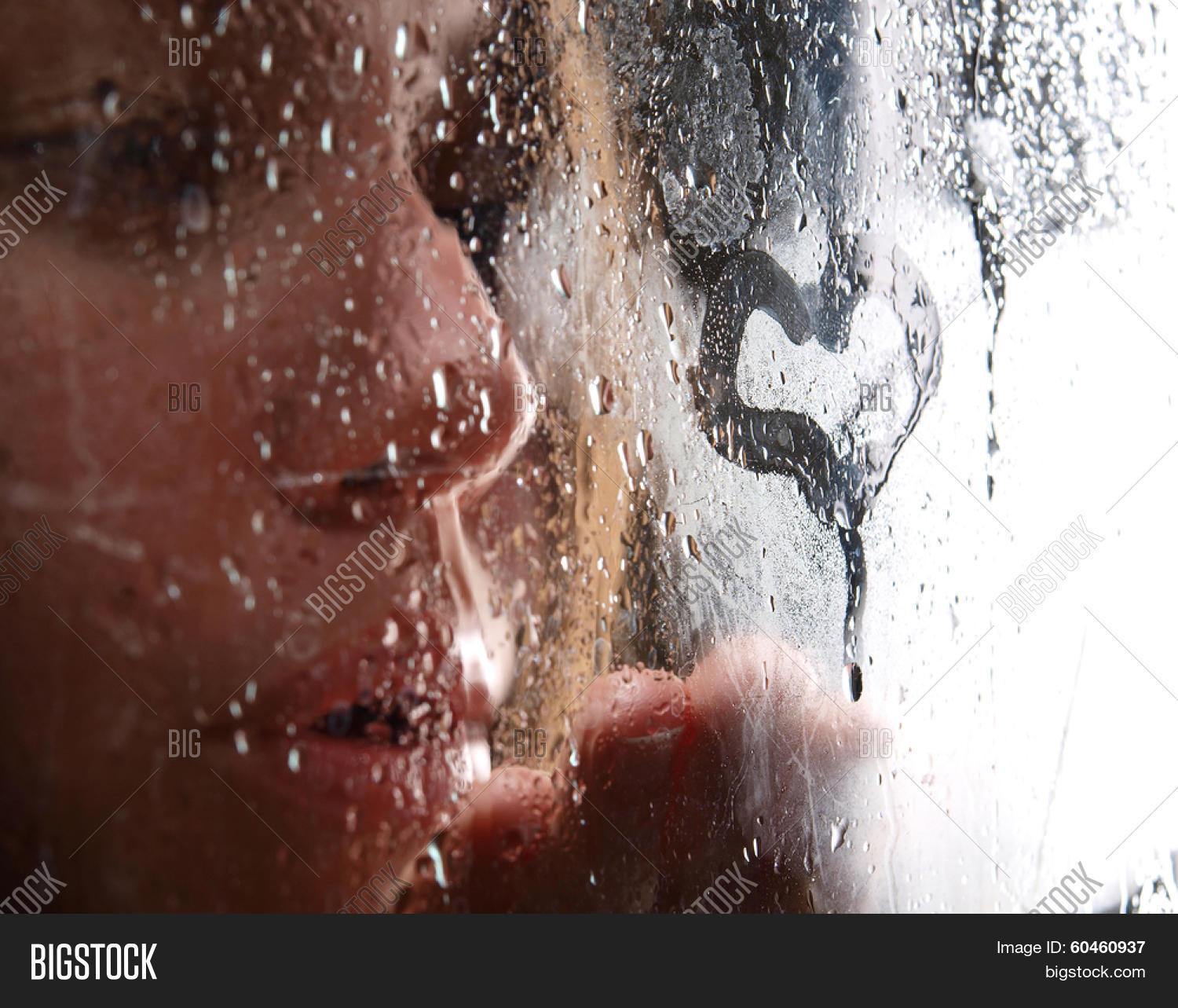 Девушка за мокрым стеклом. Девушка за стеклом красиво. Wet behind the. Wet behind the. Wet behind the.