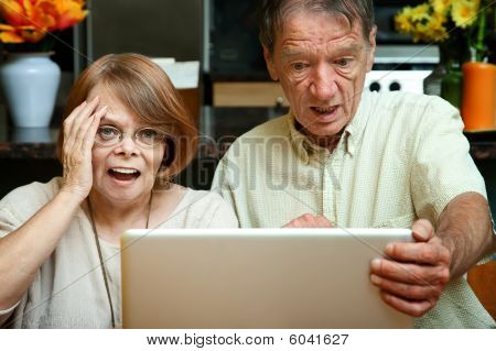 คู่สมกับที่เนื้อหาบนคอมพิวเตอร์อาวุโส