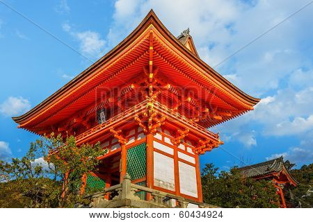 Nio-mon gate at Kiyomizu-dera Temple in Kyoto