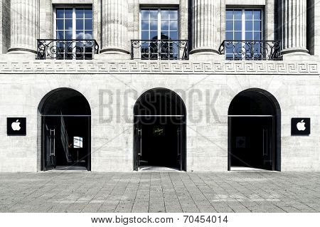 Apple Computer Store Facade Berlin