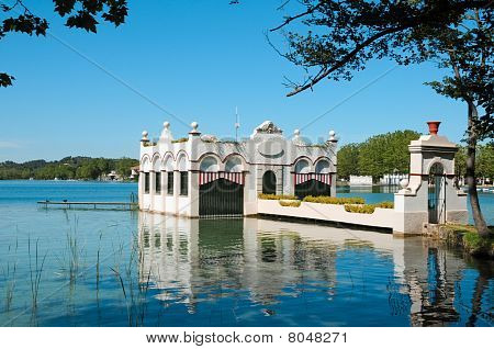 Jezero Banyoles