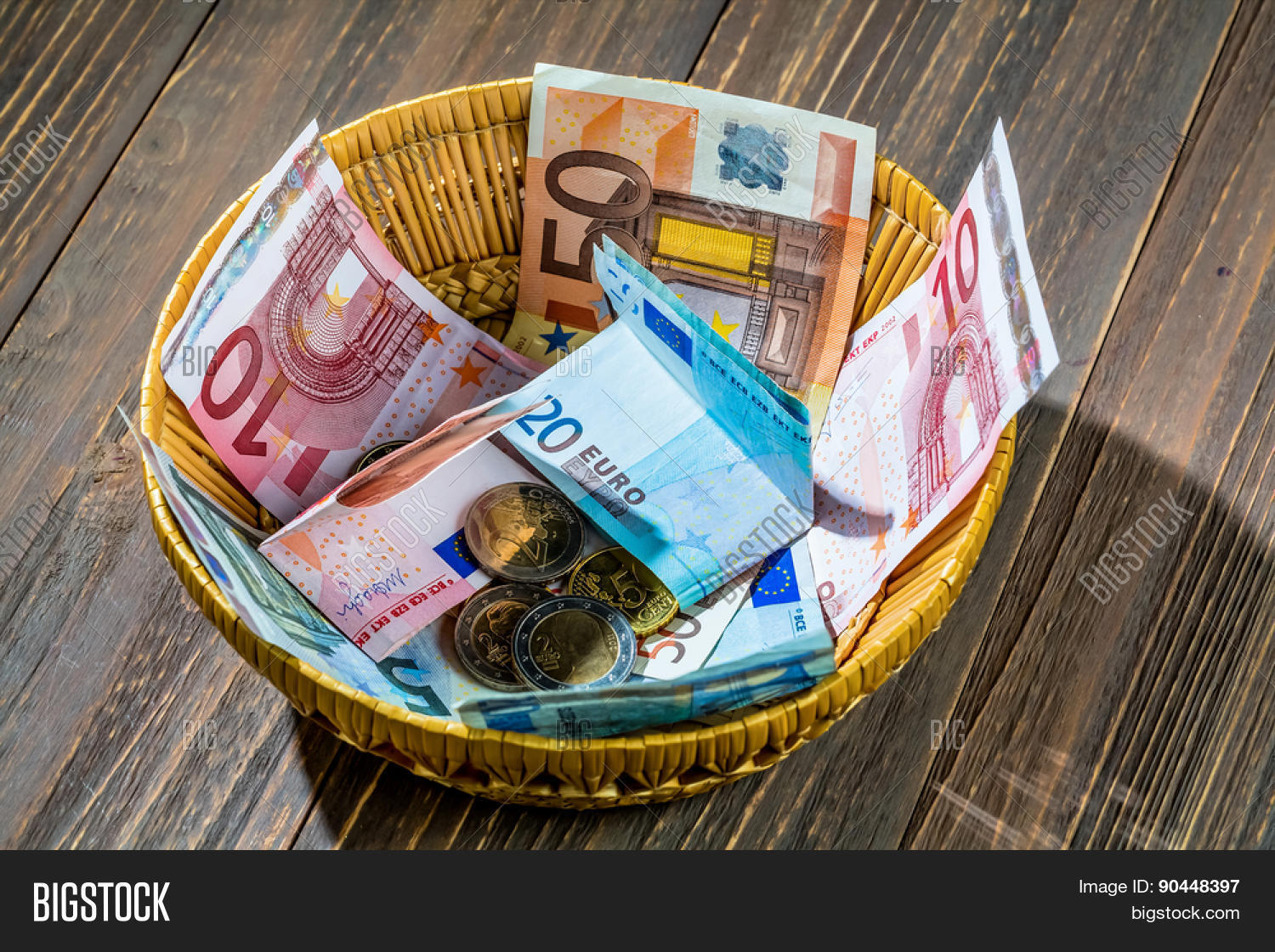 Imagen y foto Basket Money (prueba gratis) Bigstock