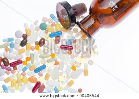 Different pills and shtanglass