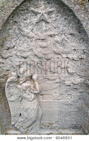 XIX secolo lapide dettaglio angelo stella e croce