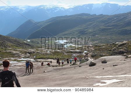 Way to the Trolltunga.