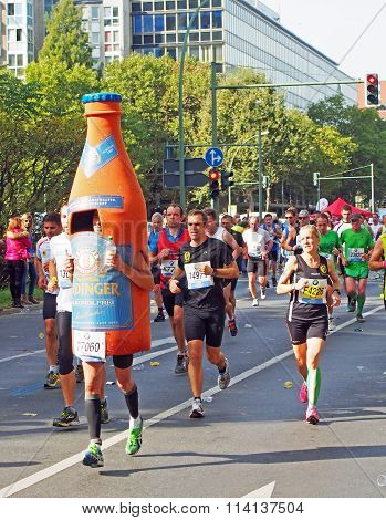 runners and a bottle at Berlin Marathon 2014