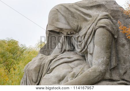 Sculpture Mourning Mother Close-up On The Area Of Grief Historical Memorial Complex "to Heroes