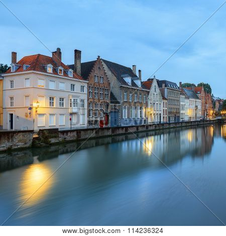 waters of Spiegelrei, Bruges