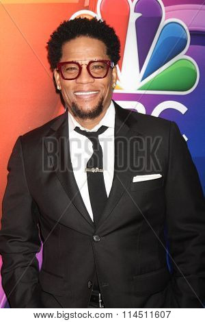LOS ANGELES - JAN 13:  D. L. Hughley at the NBCUniversal TCA Press Day Winter 2016  at the Langham Huntington Hotel on January 13, 2016 in Pasadena, CA