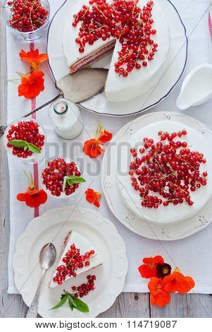 Cakes with red currant