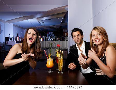 Grupo de amigos que se divierten