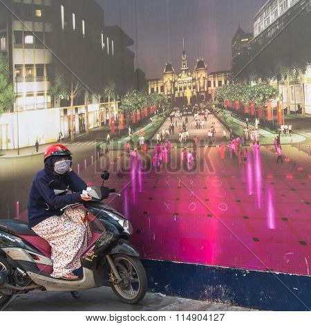 HO CHI MINH CITY, VIETNAM - CIRCA JAN, 2016: Lokal woman moto-rickshaw waiting of cliens. Is located in the South of Vietnam, is the country's largest city, population 8 million.