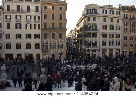 Crowd Of People In Piazza Di Spagna