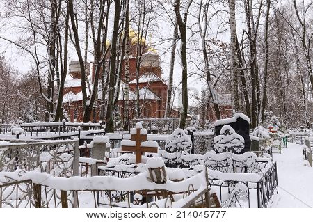 NIZHNY NOVGOROD, RUSSIA - NOVEMBER 07, 2016: The Orthodox Old Believer Church of the Assumption of the Mother of God at Red (Bugrovsky) Cemetery. The church was built in 1914-1916 (V. Pokrovsky).
