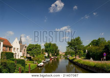 Rio Vecht The na Holanda, perto da aldeia de Breukelen