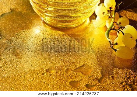 Golden texture. Konzerte wealth, fullness and freshness. Water and grapes