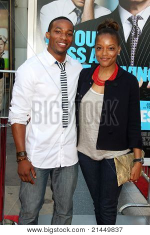 LOS ANGELES - JUN 30: Arlen Escarpeta & manželkou přijíždí na premiéře 
