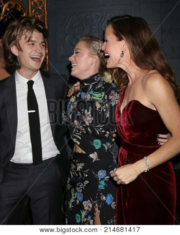 LOS ANGELES - NOV 17:  Joe Keery, Maika Monroe, Jennifer Garner at 