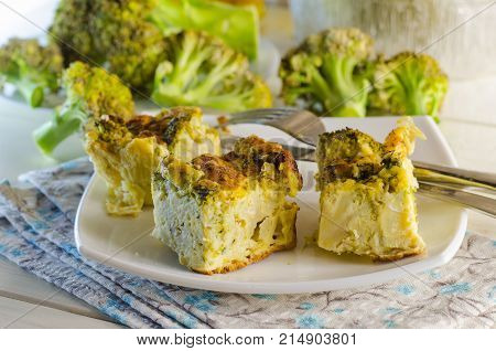 Vegetarian dietary fudge from broccoli, slices it on a plate