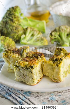 Vegetarian dietary fudge from broccoli, slices it on a plate