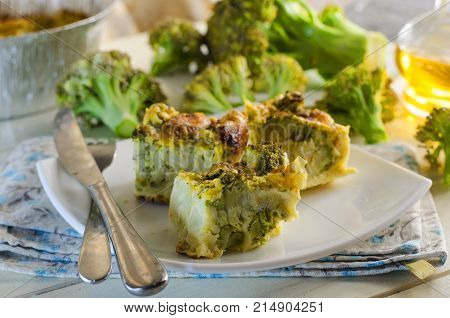 Vegetarian dietary fudge from broccoli, slices it on a plate