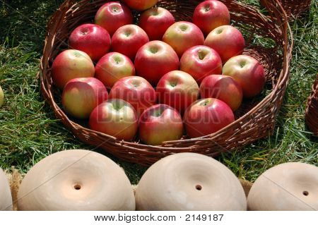 Bir sepet elma