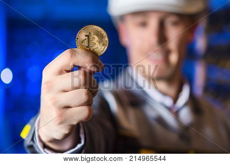 miner bitcoin cryptocurrency farm mining virtual money