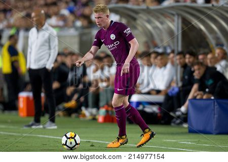 LOS ANGELES, CA - JULY 26: Kevin De Bruyne during the 2017 International Champions Cup game between Manchester City and Real Madrid on July 26th 2017 at the Los Angeles Memorial Coliseum.