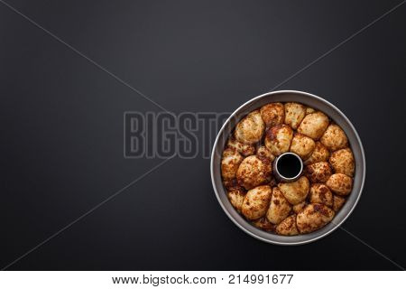 Monkey Bread with Caramel and Cinnamon