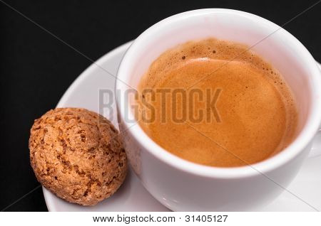Detailní záběr na Espresso a Amarettini