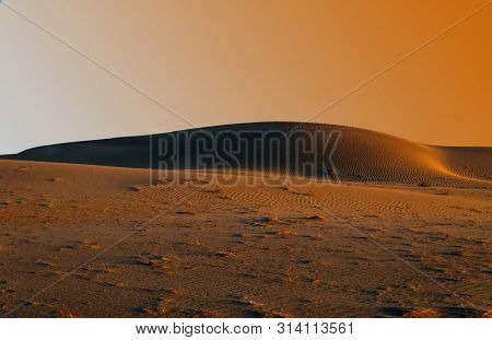 Gulden Light Of The Dusk On The Sand Dunes In The Oman