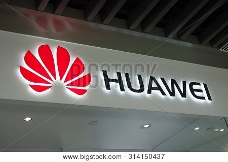Singapore, 27 Jul, 2019: Signboard Of A Huawei Store In Singapore. Huawei Is A Chinese Multinational