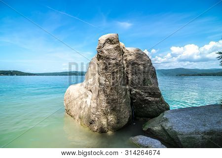 Beautiful Landscape Scenes At Lake Jocassee South Carolina