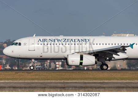Sydney, Australia - October 7, 2013: Air New Zealand Airbus A320 Twin Engined Commercial Airliner Ta