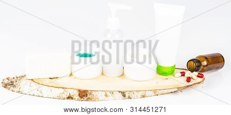 Cosmetics Organic Made With Slaver Of Snail, Very Good For Skin And Health And Fashion In Europe. Po
