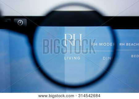Los Angeles, California, Usa - 29 Jule 2019: Illustrative Editorial Of Restorationhardware.com Websi