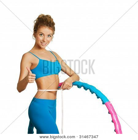 Nuori nainen hula hoop