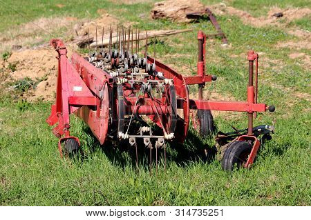 Dilapidated Agricultural Farming Hay Tedder Turning Equipment Left In Local Field After Heavy Usage 
