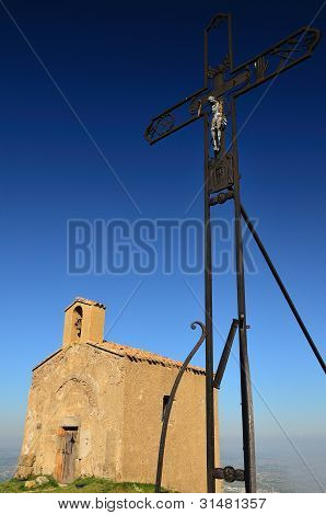 Meget gammel kirke