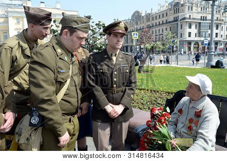 Moscow, Russia - May 9, 2019:reenactors In The Form Of U.s. Soldiers During World War Ii During The 