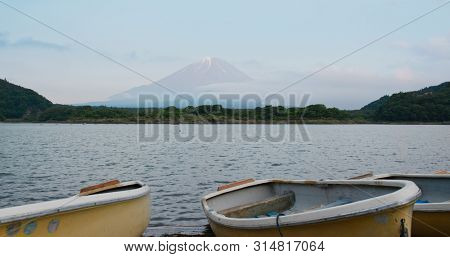 Shojiko with mountain Fujisan in Japan