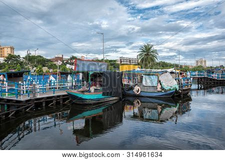 Floating Market In Kolkata- The First In Bengal Opened Up This January. Infact It Is India’s First O