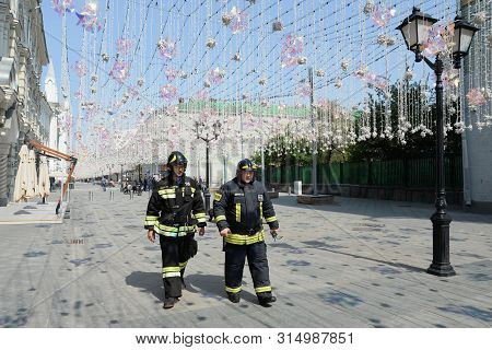 Moscow, Russia - May 9, 2019: Firefighters Of Emercom Of Russia On Nikolskaya Street In Moscow
