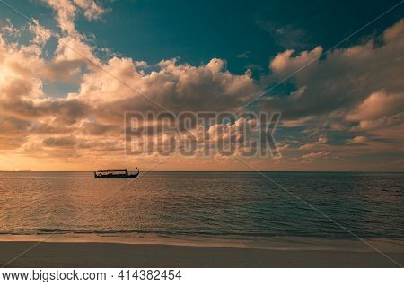 Sunset Sea With Maldivian Boat Dhoni. Calm Sea And Soft Sunset Light, Relaxing Blue Sky. Exotic Trop