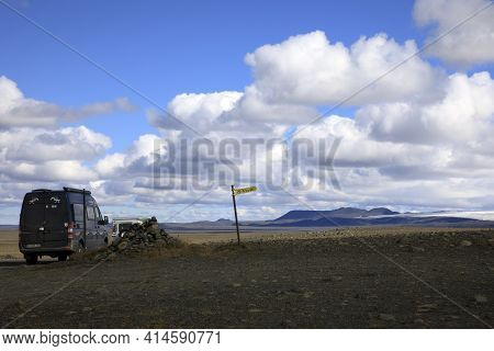 Kjolur / Iceland - August 25, 2017: A Car Near The Kjolur Highland Road, Iceland, Europe