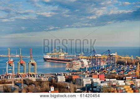 cargo seaport