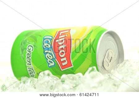 Can of Lipton Ice Tea drink on ice