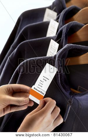 CLOTHES LABELING
